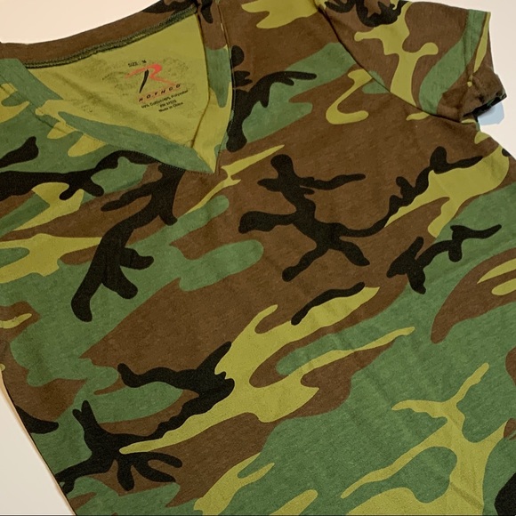 ⚡️ Women’s V-neck Camouflage tee - Picture 4 of 7